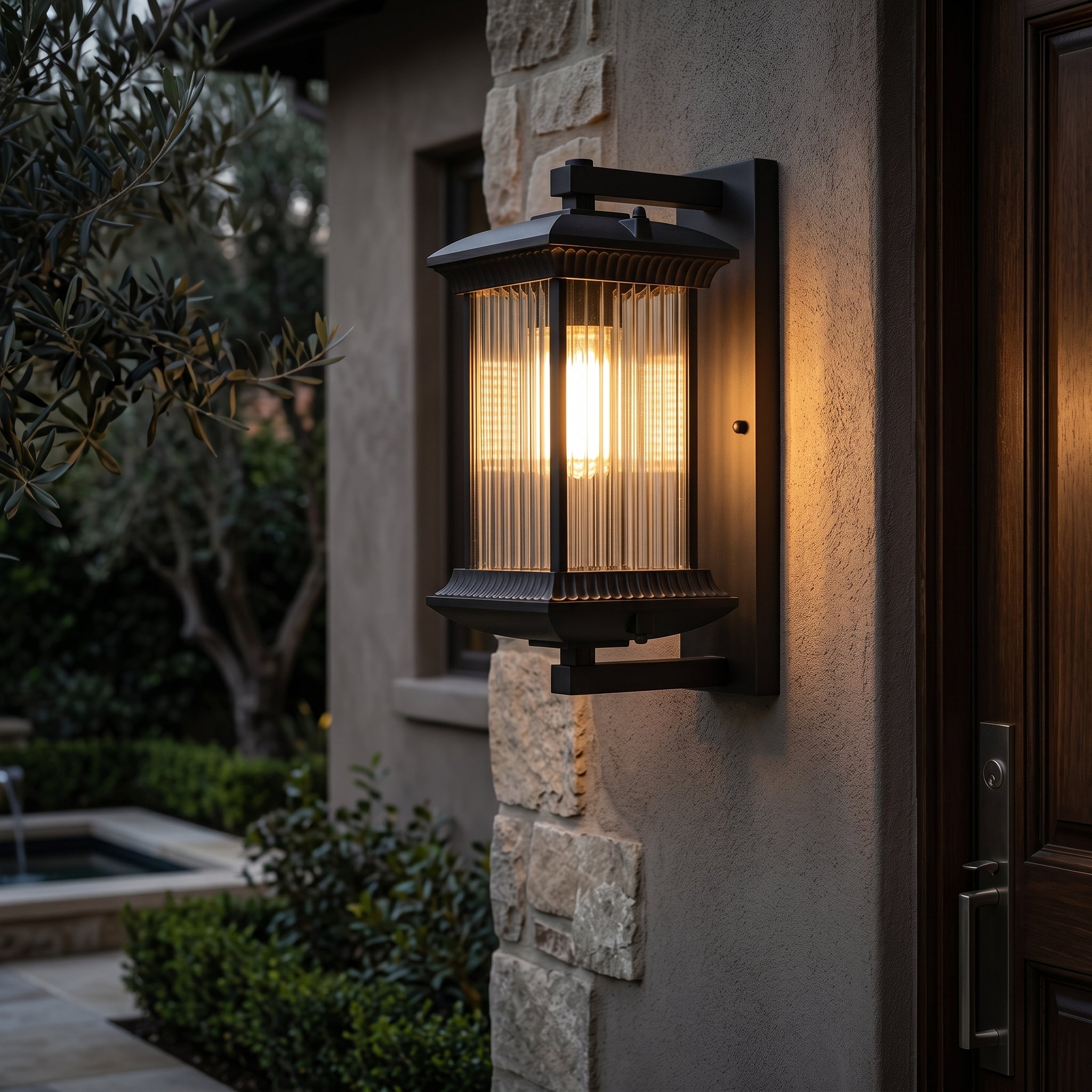Lumen Pavos Outdoor Wall Light