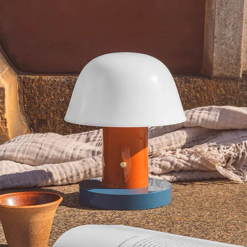 Lumen Nordic House Table Lamp
