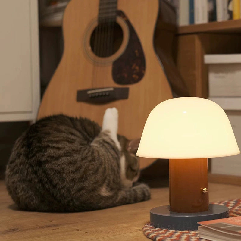 Lumen Nordic House Table Lamp
