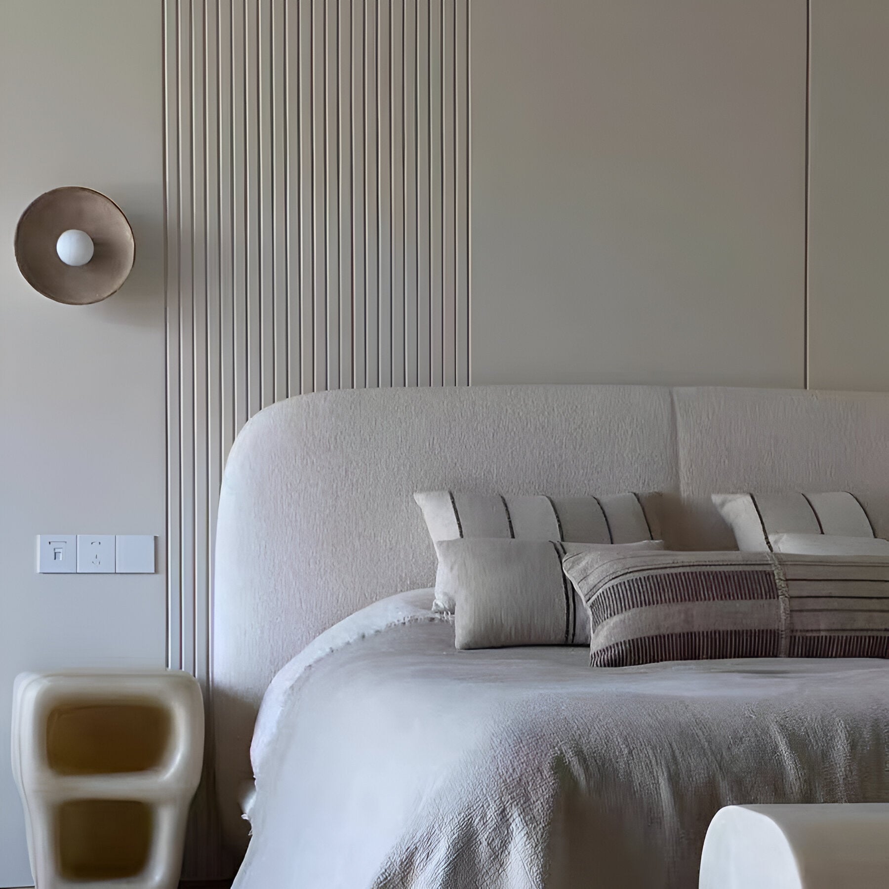 Lumen Ceramic Round LED Wall Lamp