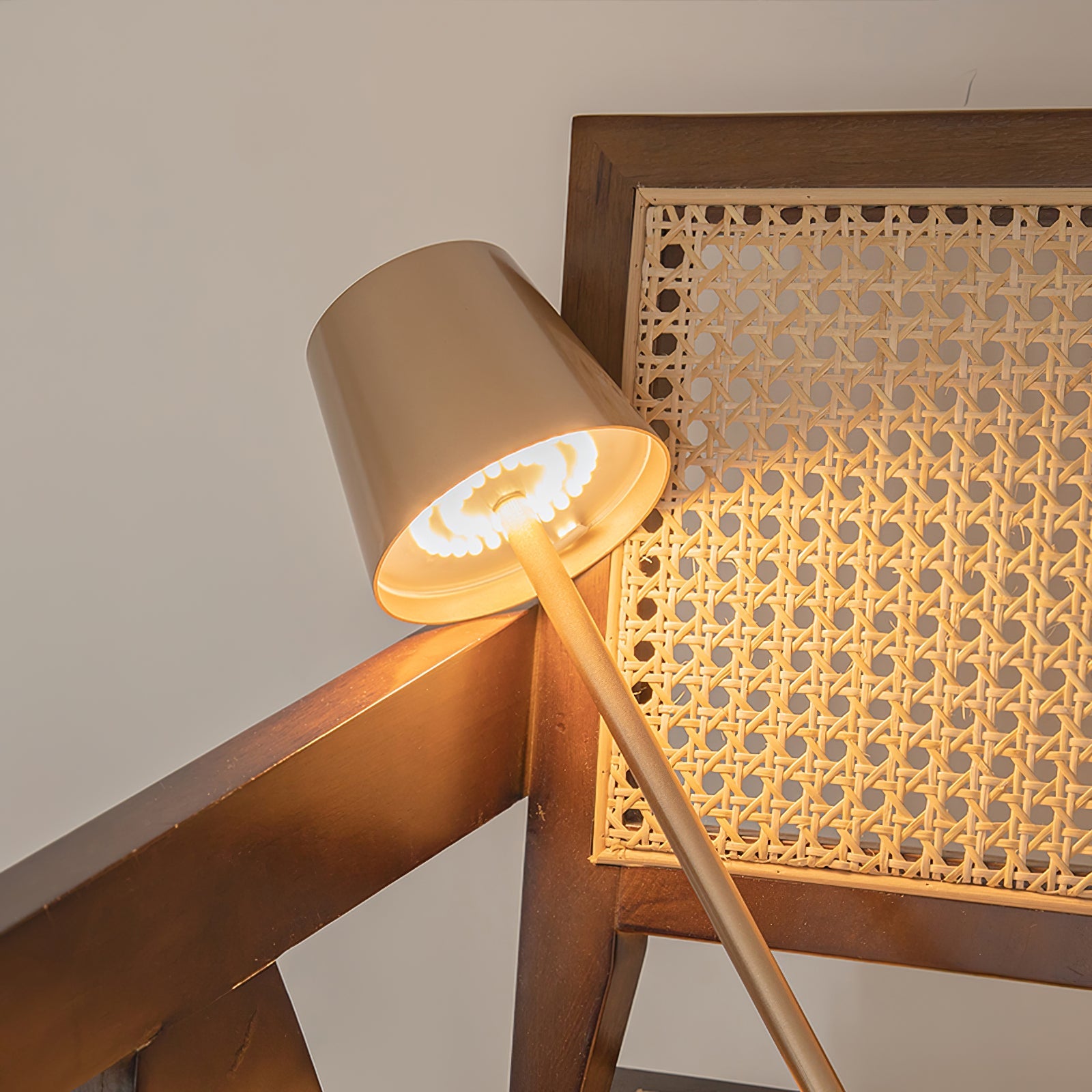 Lumen Doku Table Lamp